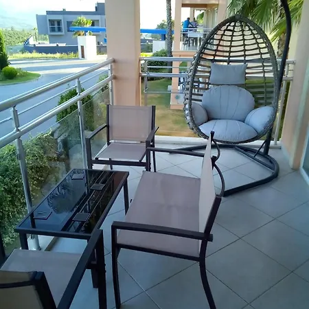 Golf Club Kusadasinda Iki Oda Bir Salon Apartment *